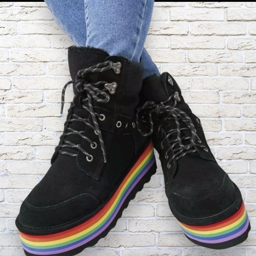 NWT Bearpaw RETRO ALICIA Women's Platform Boots with Rainbow Soles - Size 7 - Picture 9 of 10